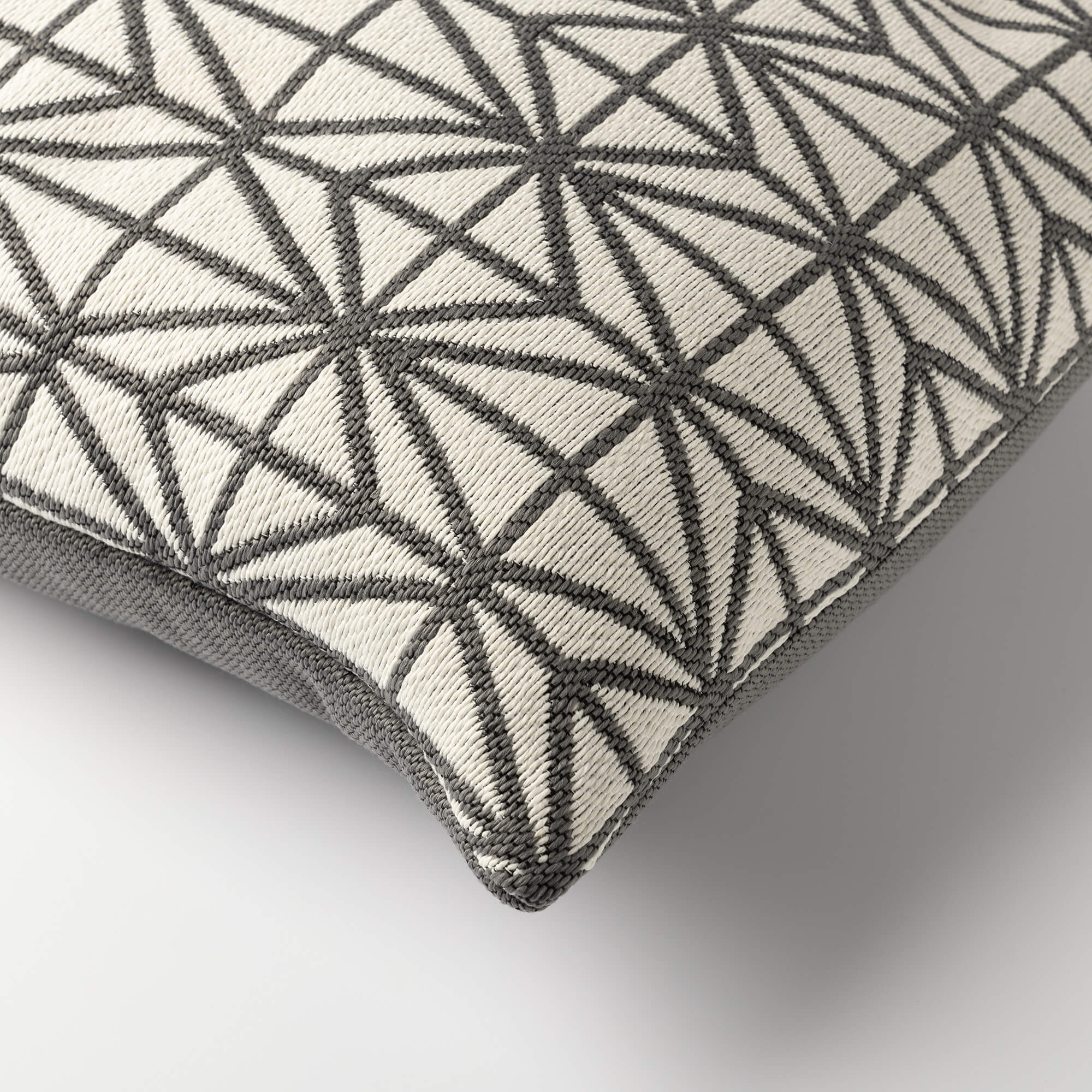 Outdoor sierkussen Nisa 45 x 45 - Trendy - Afbeelding 2
